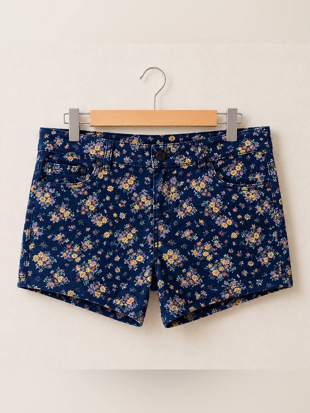 St. John’s Bay High Waist Pink Floral Print Navy Blue Bermuda Shorts 6” Inseam